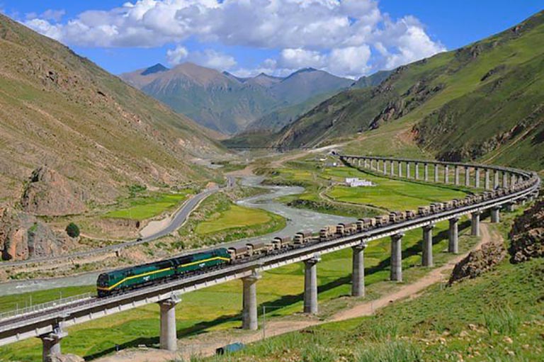 Lhasa to Shigatse Train