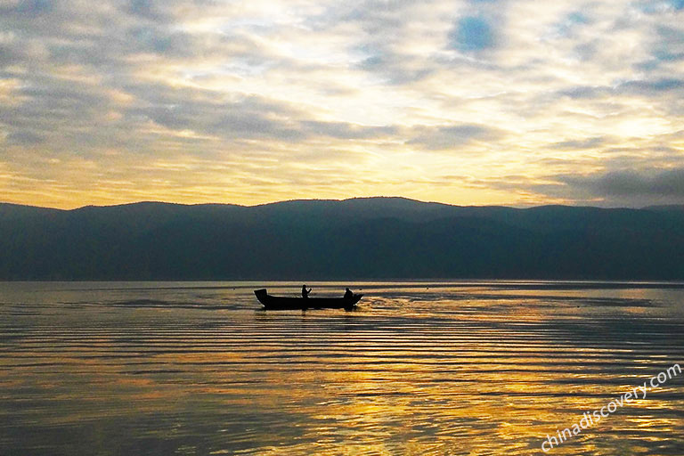 Take Boat on Erhai Lake