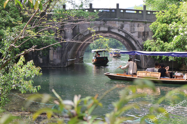 Cruising on West Lake