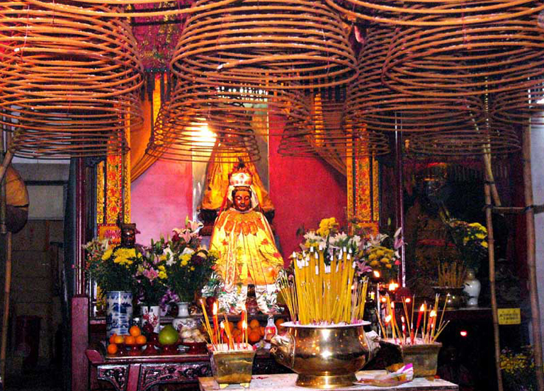 Wong Tai Sin Statue