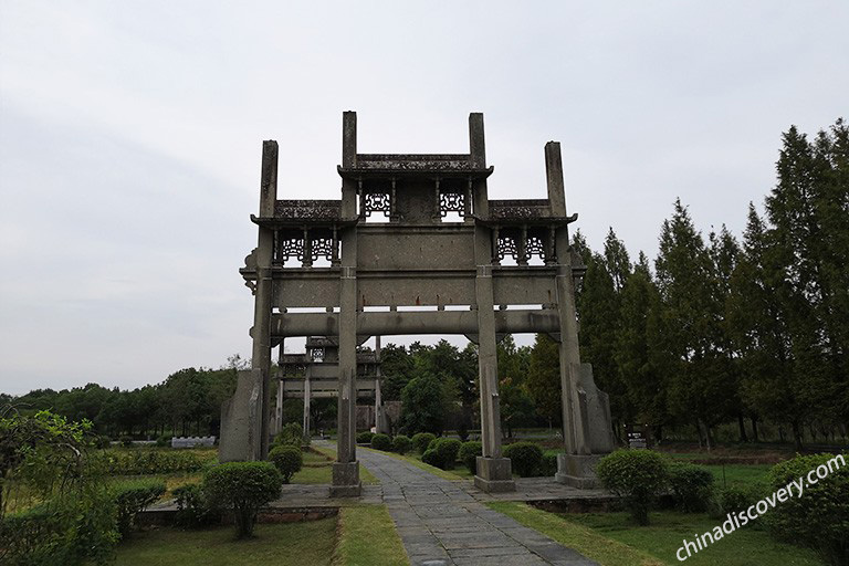 Tangyue Memorial Archways