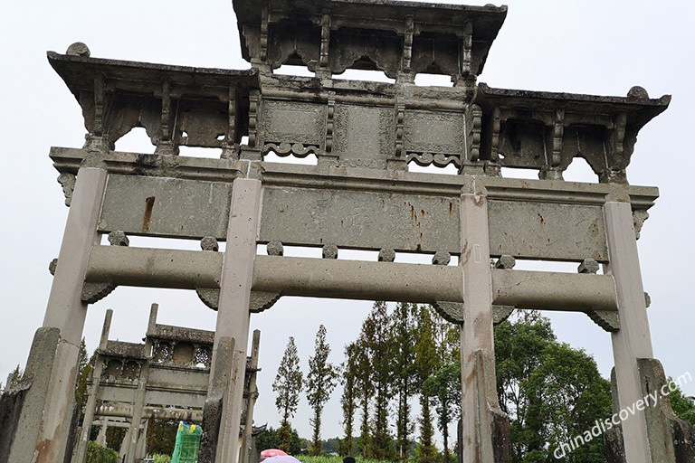 Tangyue Memorial Archways