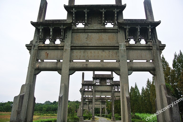 Tangyue Memorial Archways