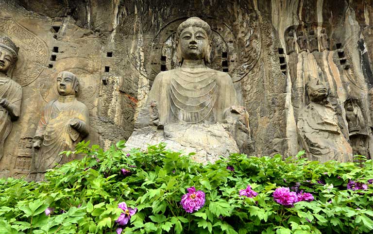 Longmen Grottoes Scenery in Spring