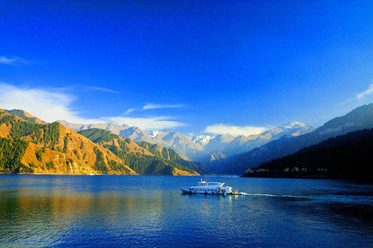 Cruise Trip on Tianchi Lake Tianchi Lake of Tianshan Mountains