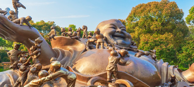 100 Children Playing with Maitreya Buddha Lingshan Grand Buddha