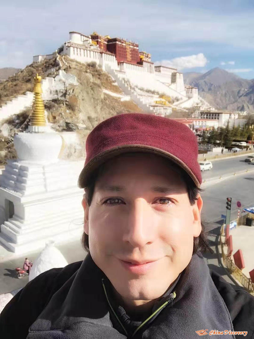 Anthony Took a Selfie in Front of Potala Palace, Photo Shared by Anthony, Tour Customized by China Discovery