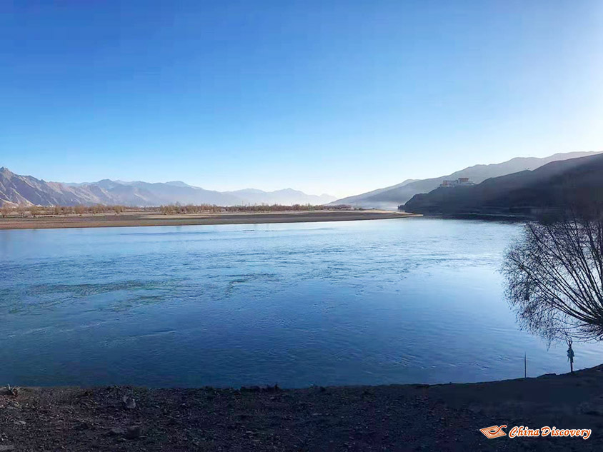 Yamdrok Lake in Shannan, Photo Shared by Anthony, Tour Customized by China Discovery