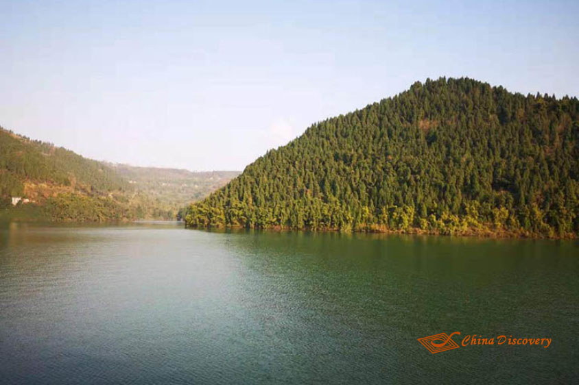 Picturesque Scenery Along the River Four Days Yangtze River Cruise