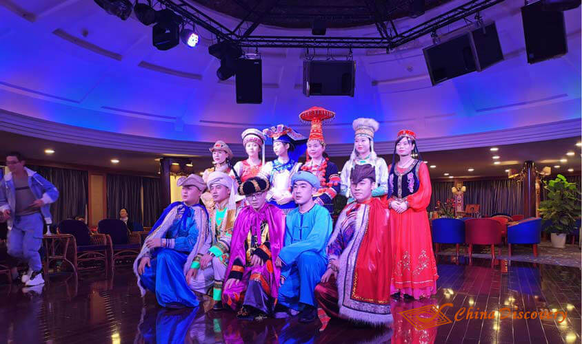 Shows by the staff Downstream Yangtze River Cruise Tour