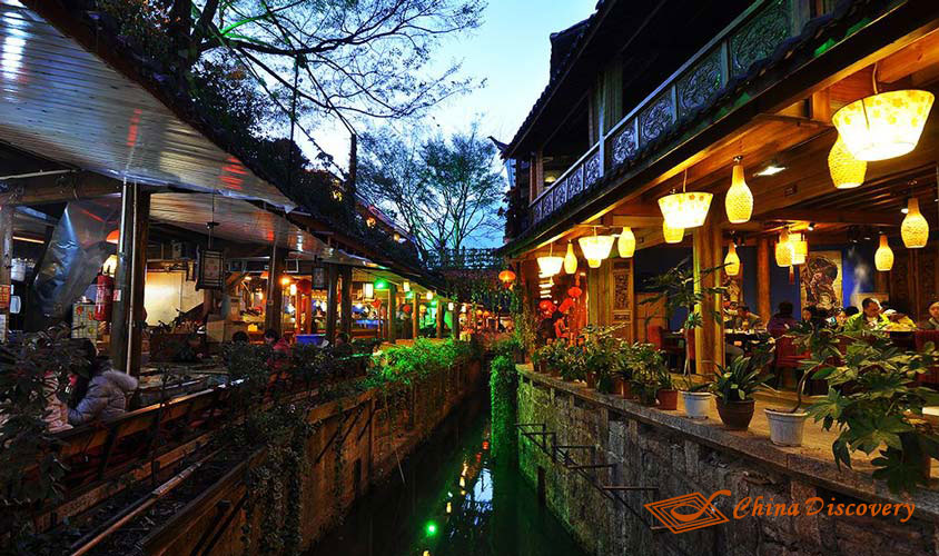 Bars in Lijiang Ancient Town Yunnan Tour