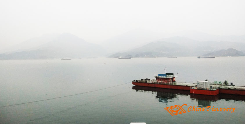 Gold 8 Boarding Pier Five Days Yangtze River Cruise