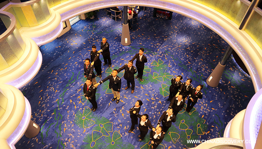 Welcoming Staff on the Ship Five Days Yangtze River Cruise