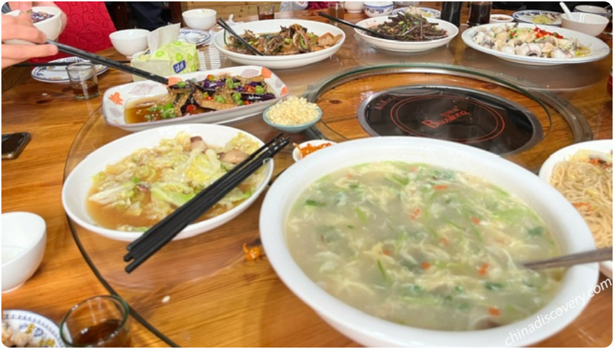 Guilin Lucy's Family Had a Lunch at Yongan