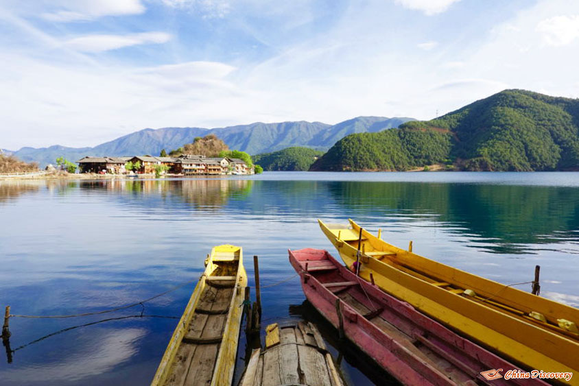 Zhu Cao Chuan Canoes at Lugu Lake, Photo Shared by Marcin, Tour Customized by Lily