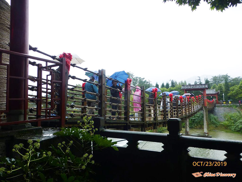 Rainy Day at Dujiangyan Irrigation System, Photo Shared by Steve, Tour Customized by Leo