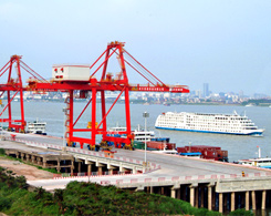 Take Yangtze River Cruise