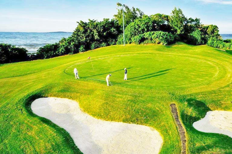 Golf in Xiamen Island Xiamen Activities - Playing Golf