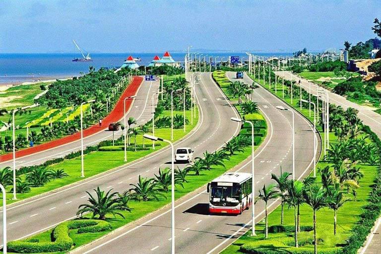 Cycling along Huandao Road