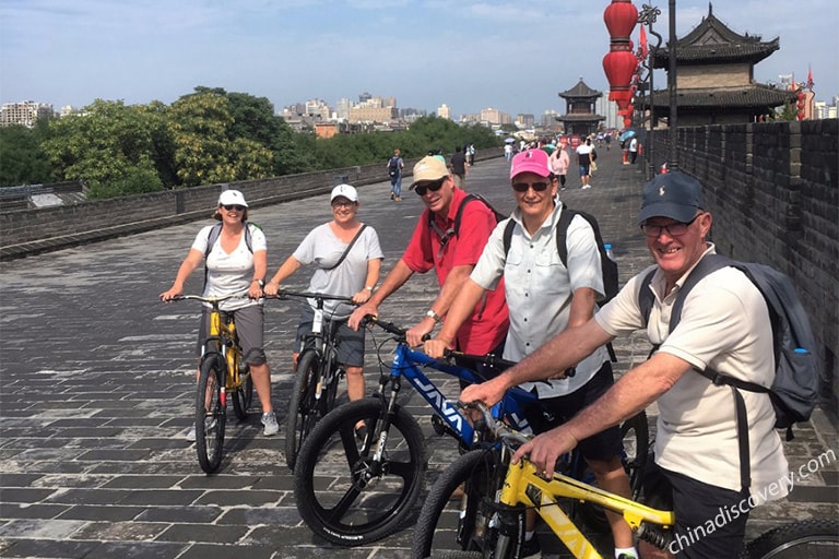 Enjoy a cycling on the Ancient City Wall of Xian