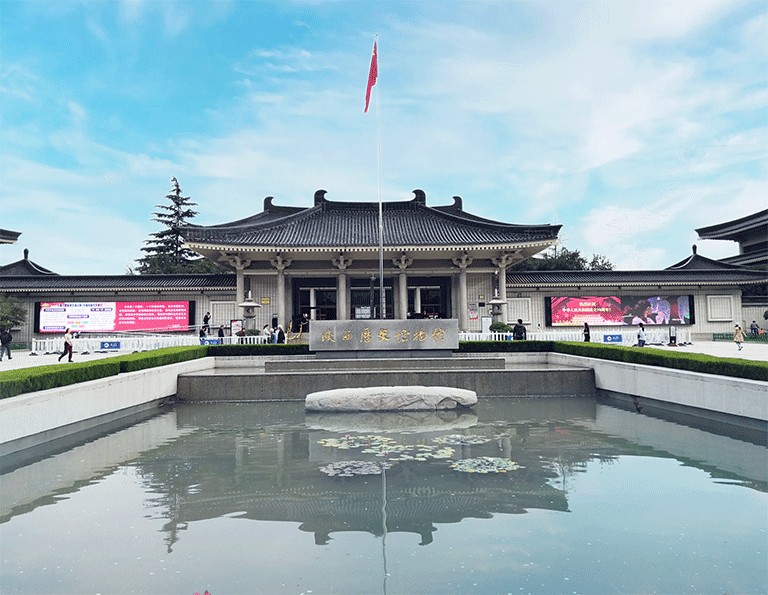 Our customers' group visited Xian Shaanxi History Museum