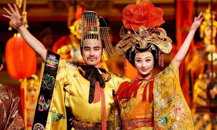 Artists Dressed as Emperor and Queen of Tang Dynasty Xian Nightlife