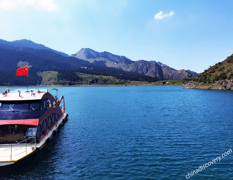 Aluring Heavenly Lake scenery in autumn day