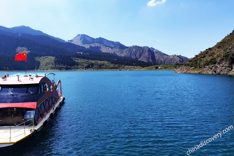 Aluring Heavenly Lake Scenery