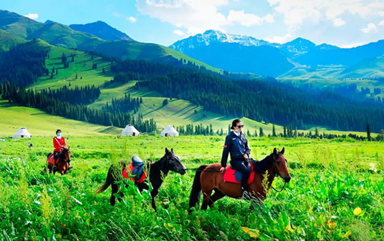Riding horse in Naraty Grassland (optional experience)