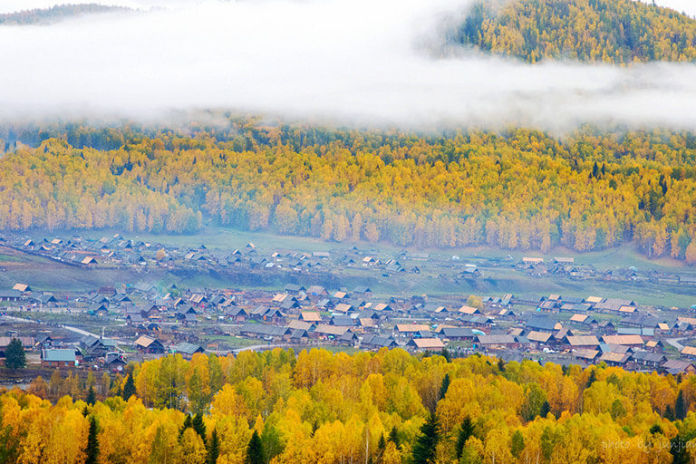 Morning mist in Hemu Village in Autumn