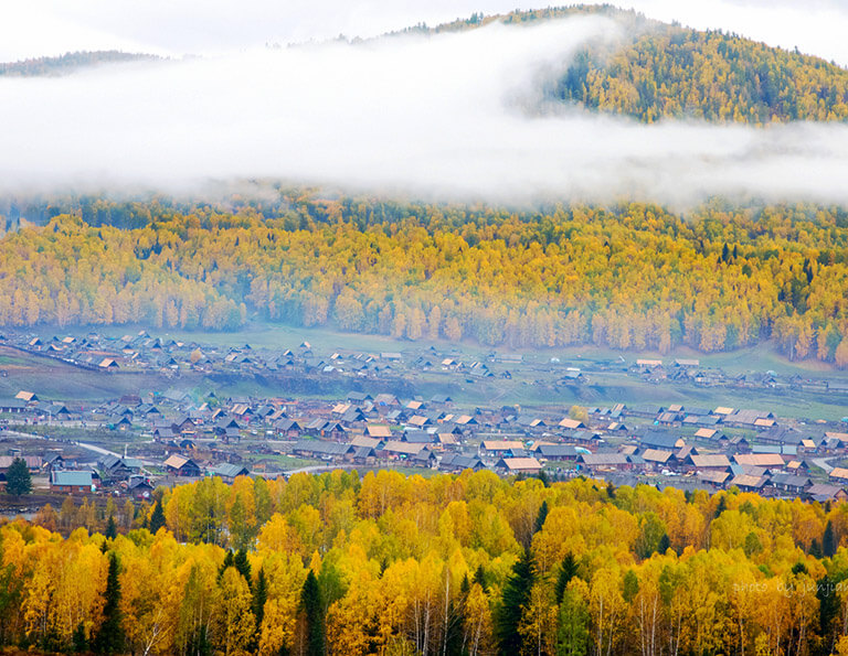 Morning mist in Hemu Village in Autumn