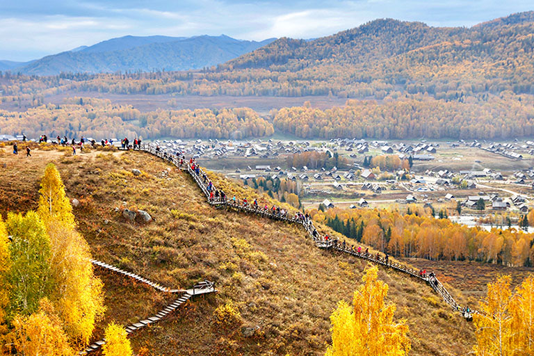 Photographers Were Shooting Autumn Colors of Hemu Village ©Apple / mafengwo Hemu Village