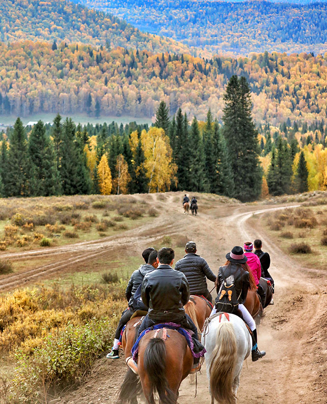 Riding Horses in Hemu Village ©Apple /mafengwo Hemu Village