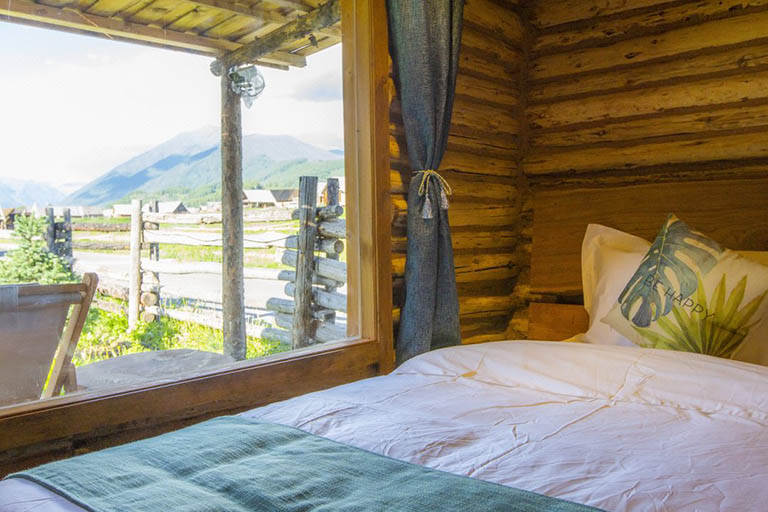 Wooden Hostel in Hemu Village ©ctrip Xinjiang Kanas National Geopark