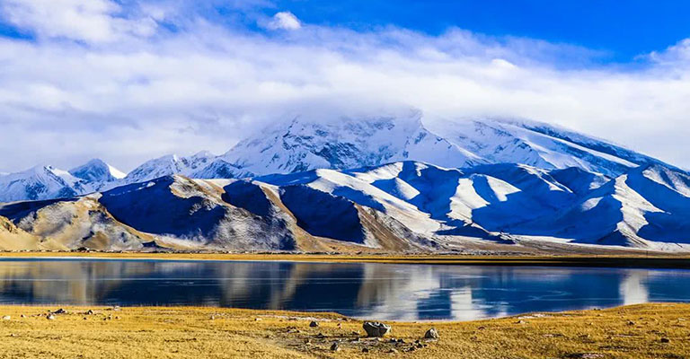 Karakul Lake