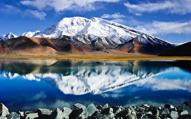 Karakul Lake