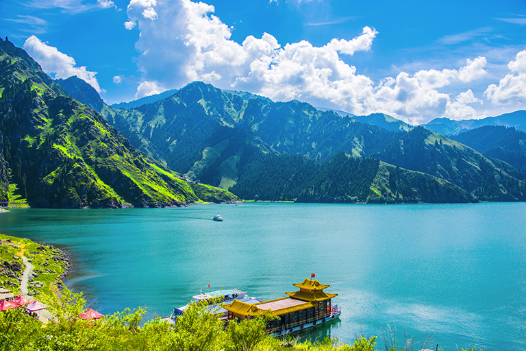 Heavenly Lake of Tianshan Mountains ©陈巍伟 / mafengwo Heavenly Lake of Tianshan Mountains