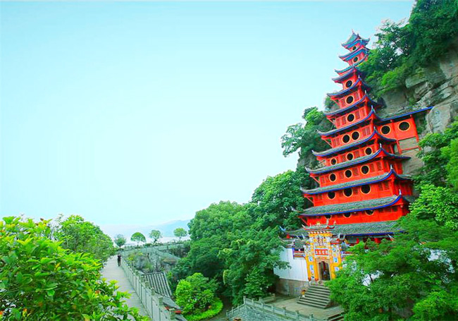 Chongqing to Yichang Yangtze Cruise - Shibaozhai Pagoda