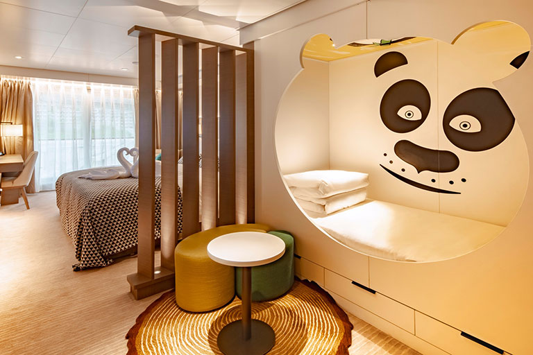 Family Suite of Century Cruises Yangtze River Cruise Price | Traveling with Children