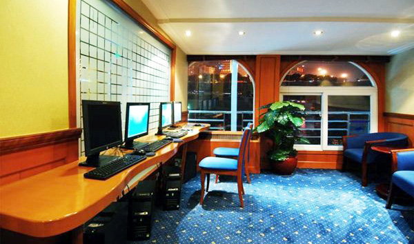 Well-equipped business center