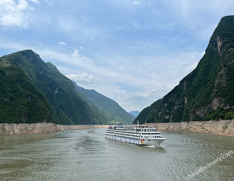 Enjoy a Yangtze Three Gorges Cruise