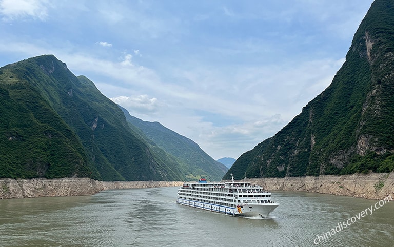 Enjoy a Yangtze Three Gorges Cruise
