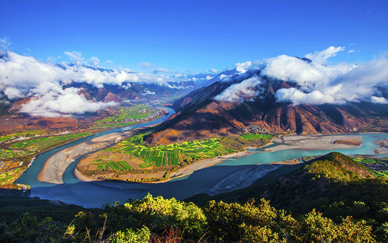 First Bend of Yangtze River