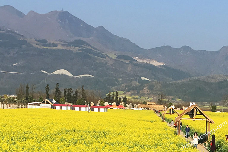 Mosuo Zhuanshan Festival at Lugu Lake