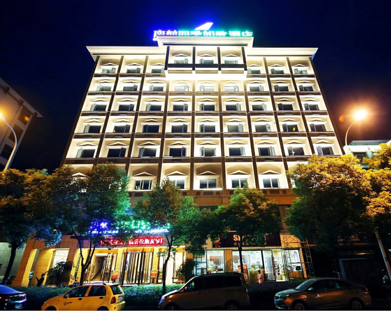 Zhangjiajie Southern Airlines Four Seasons Like Song Hotel