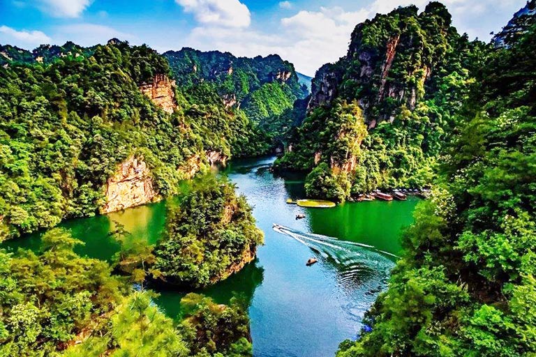 Zhangjiajie Baofeng Lake
