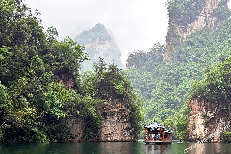 Baofeng Lake in Zhangjiajie Baofeng Lake in Zhangjiajie