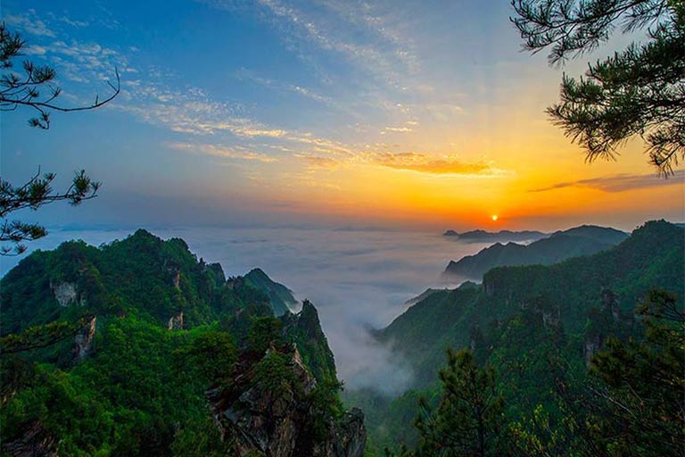 Sunrise at Tianzi Mountain