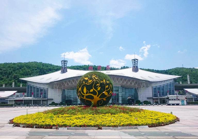 Zhangjiajie Railway Station Chengdu to Zhangjiajie