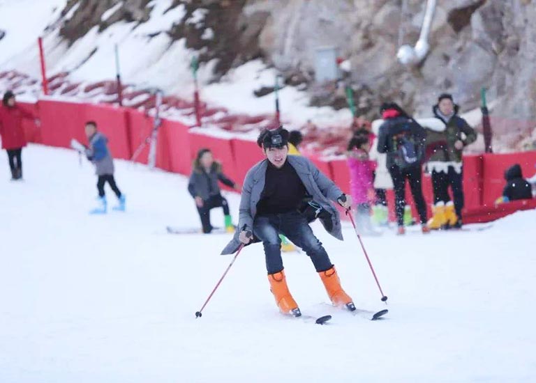 Skiing in Songshan Ski Resort during Winter Winter Weather and Temperature in Zhengzhou
